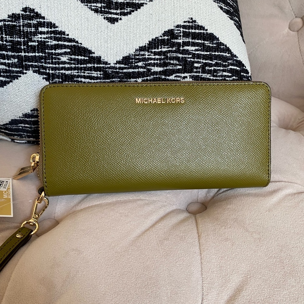 Michael Kors Jet Set Pistachio Green Travel Continental Leather Wallet - Picture 13 of 13